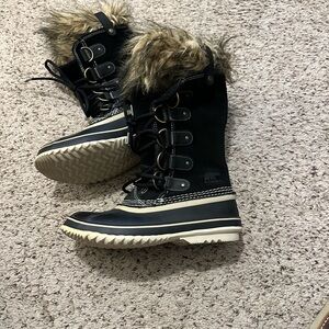 Sorel Women's Black and Tan Winter Boots